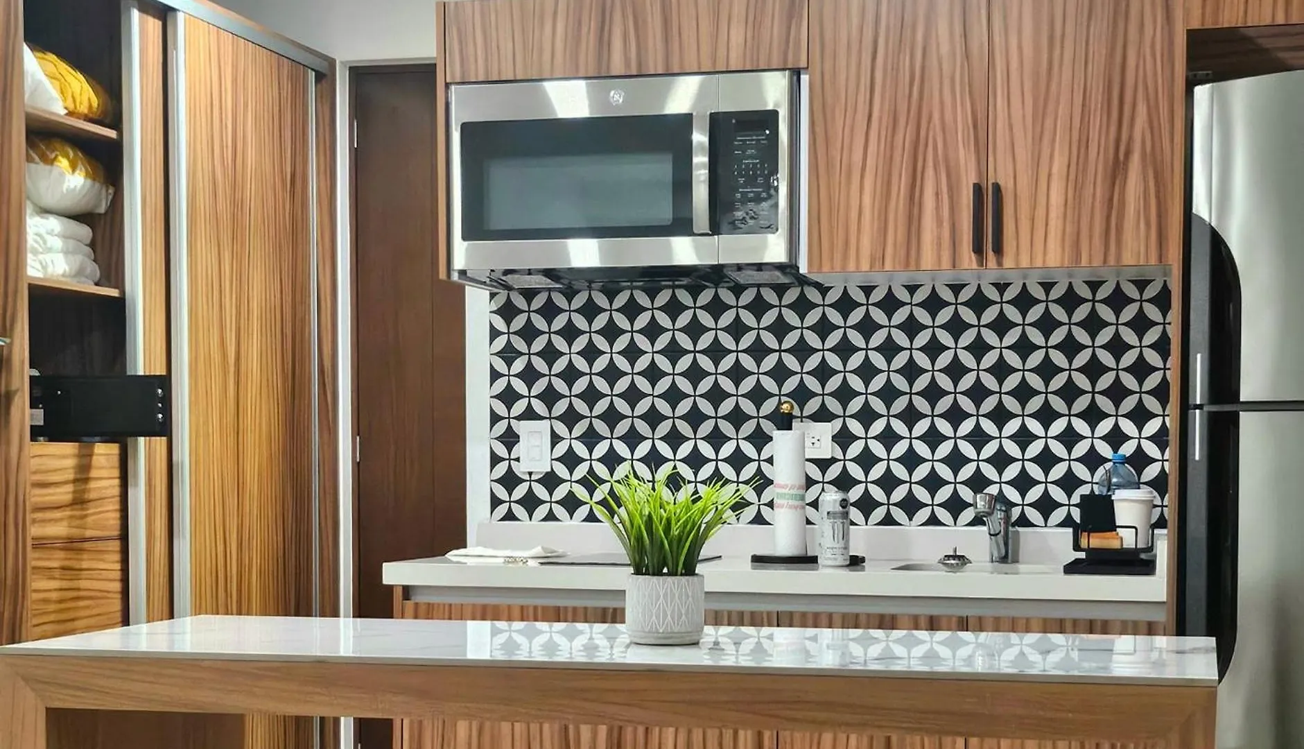 Lägenhet Stylish Condo With Roof Top Ocean Views Near Mamitas Beach And 5Th Ave Playa del Carmen